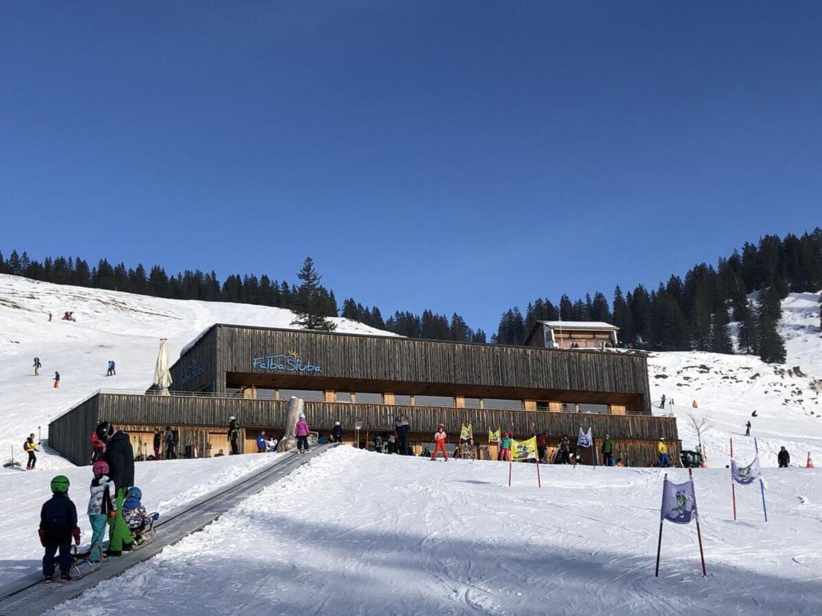 Walli Laterns - Ski Und Bergvergnuegen Direkt Vor Der Haustuer Exterior foto